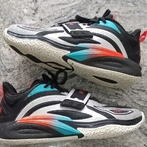 Euc Kids Size 7 Anta Kyrie Irving's